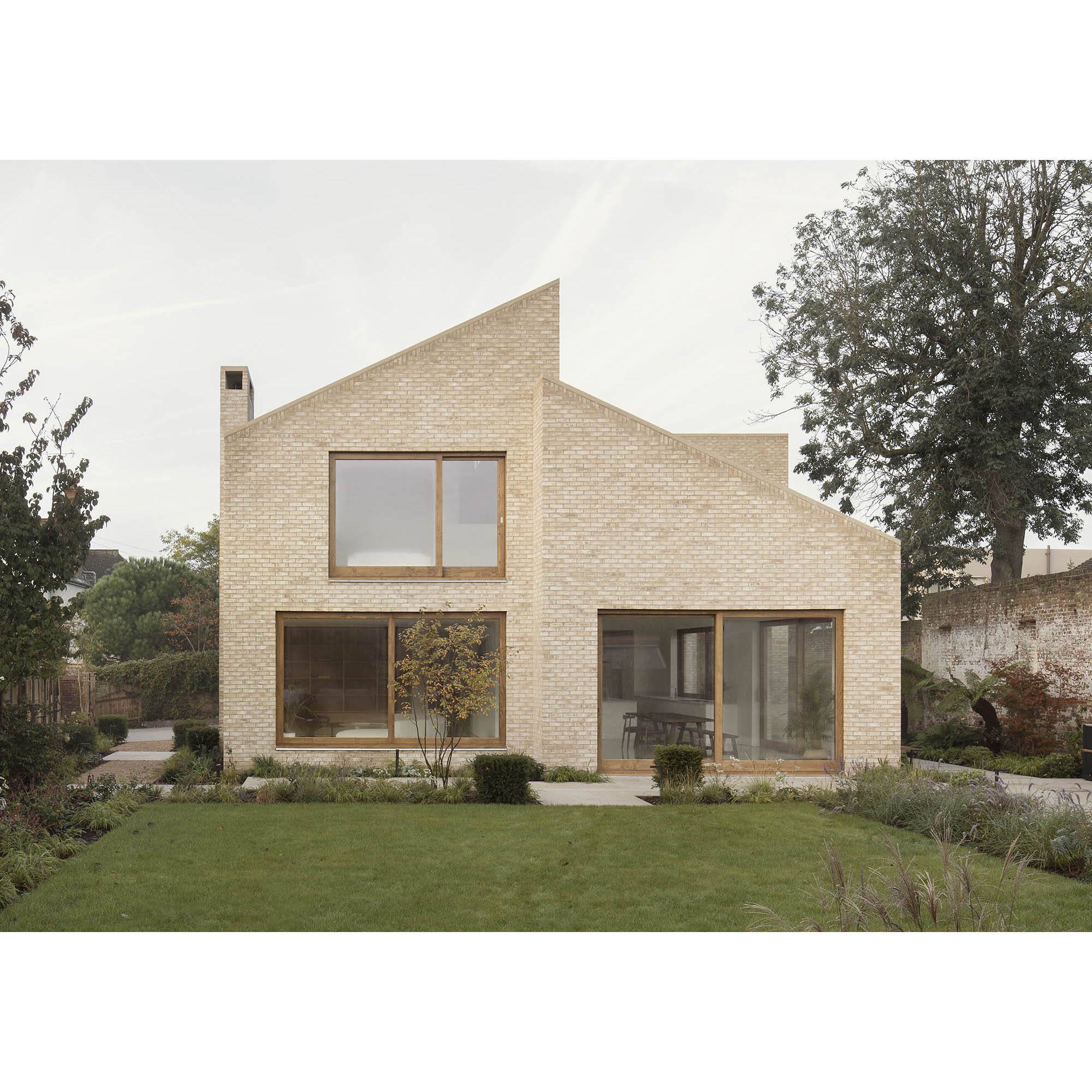 Erbar Mattes Architects Wimbledon custom new build timber frame house garden view